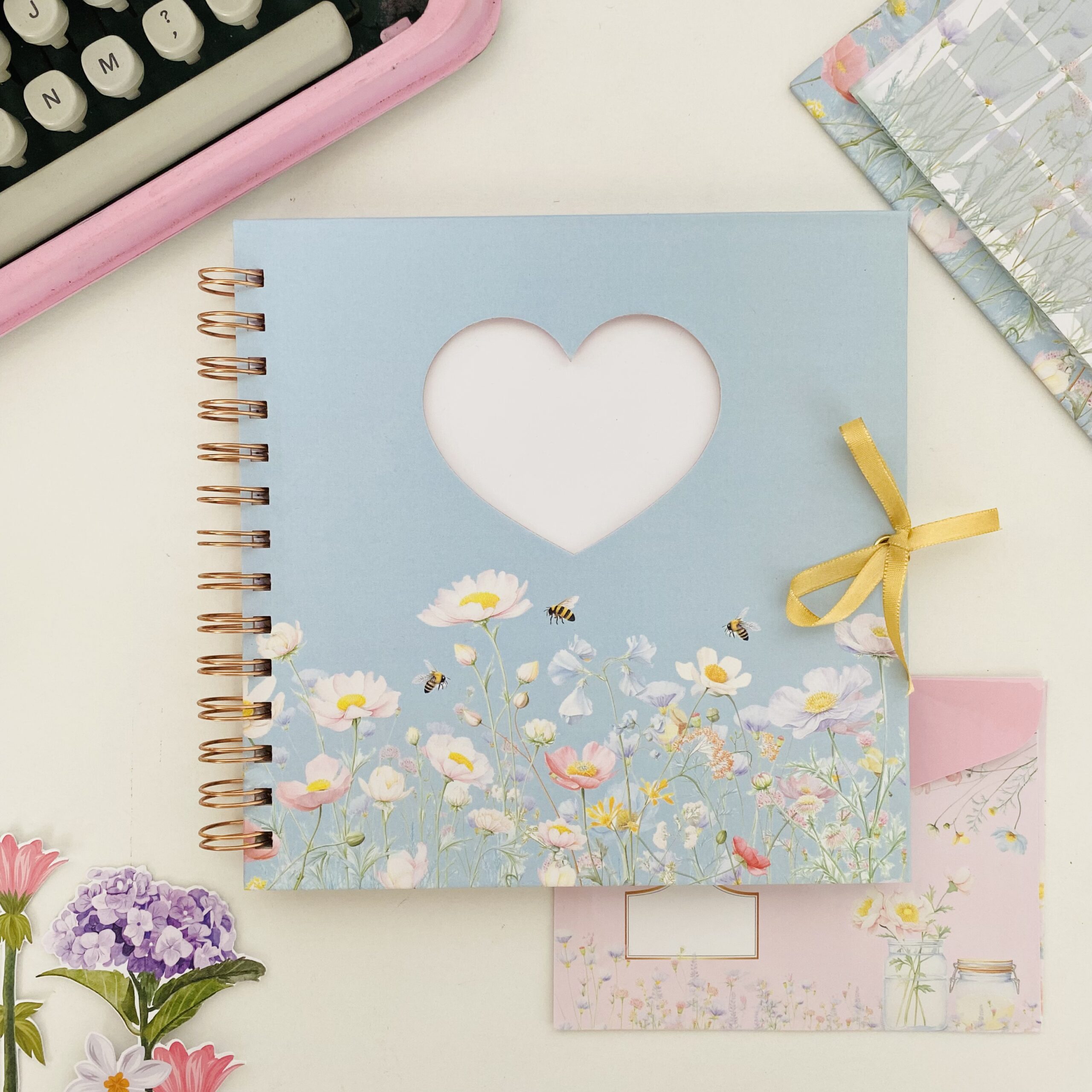 Scrapbook Abelha Rainha
